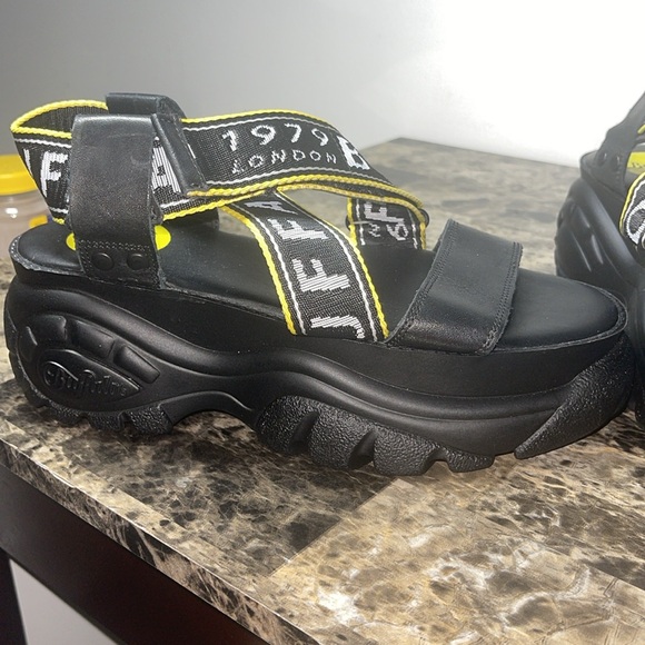 Buffalo London Platform Sandals - Picture 3 of 3